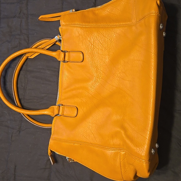 Stylish Tan Leather Handbag - Picture 5 of 7